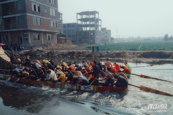 黄石惠下村的春节联欢活动，赛龙舟从年头可以玩到年尾