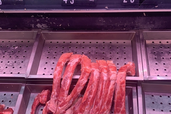 每天都要去看一眼猪肉的价格，提醒自己努力挣钱！